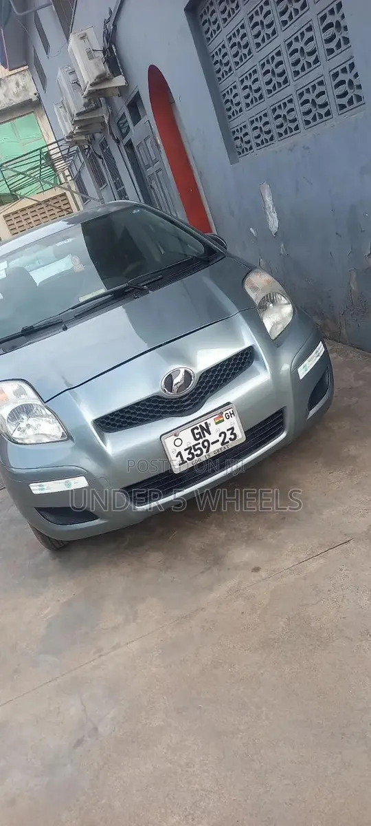Toyota Vitz 2008 Gray · Photo 1