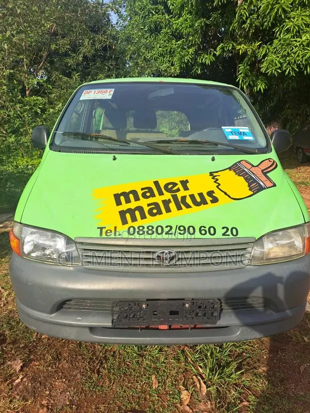 Toyota HiAce 2001 Green · Photo 1
