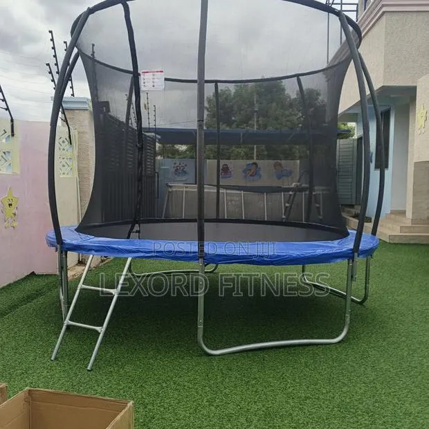 Trampoline 10ft Curve · Photo 2