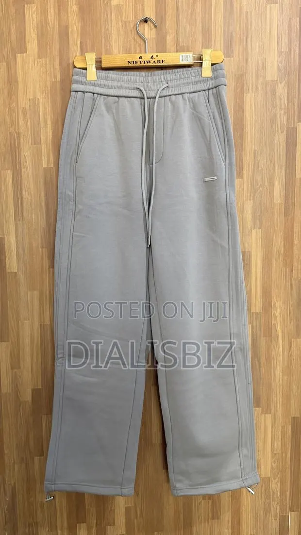 Joggers Pants · Photo 1