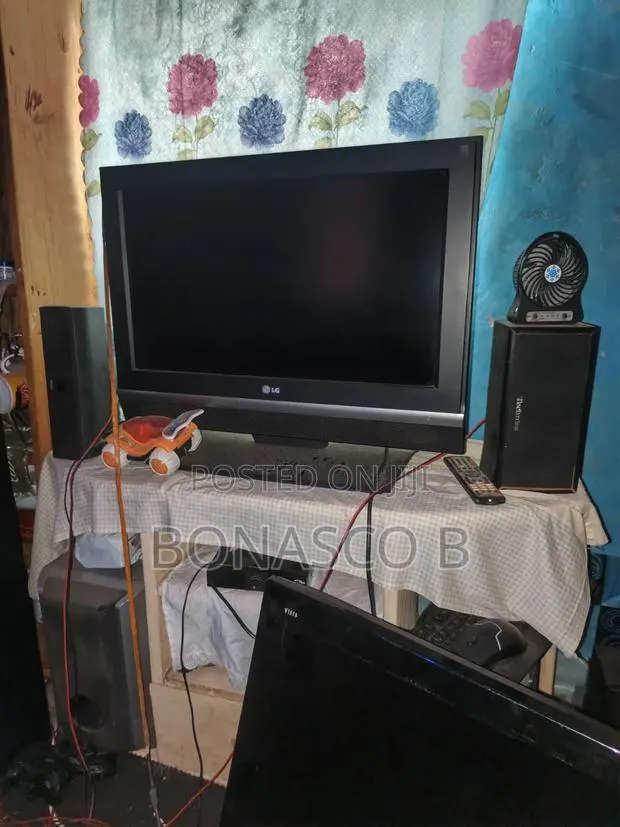 LG Smart TV · Photo 1