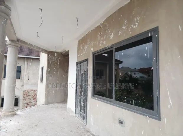 5bdrm House in Brother K Estate, Kumasi Metropolitan for sale · Photo 1
