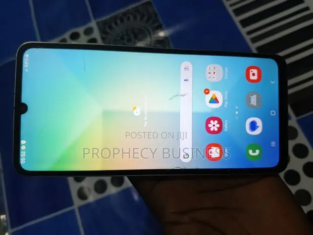 Samsung Galaxy A06 64 GB Gold · Photo 1