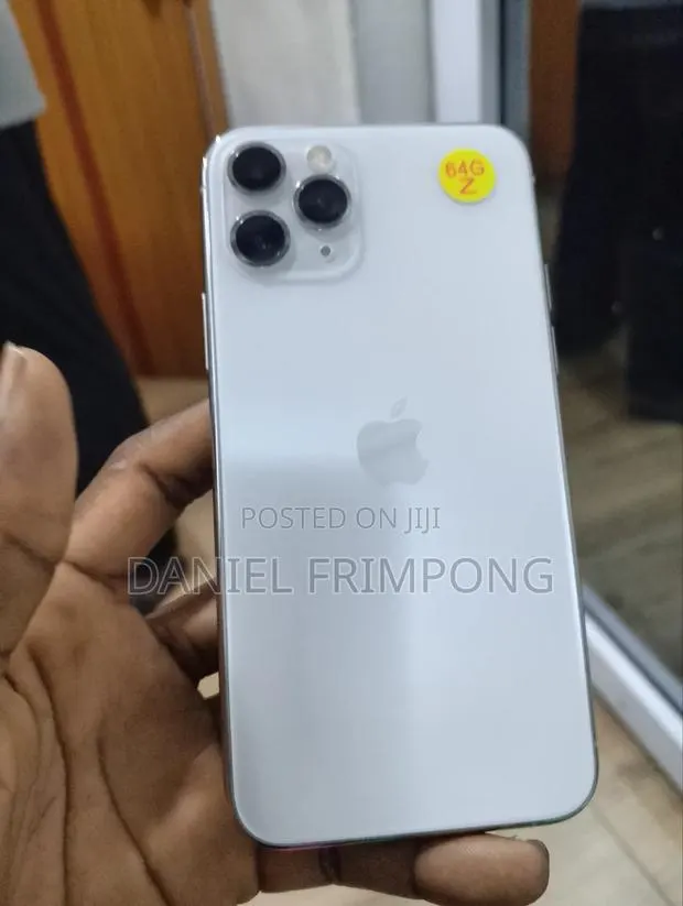 Apple iPhone 11 Pro 64 GB Silver · Photo 1