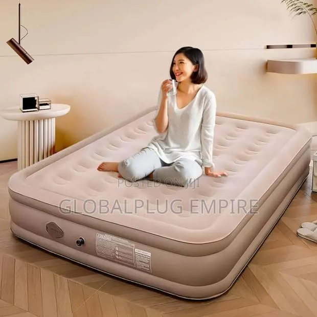 Double Inflatable Mattress With 2 Pillows · Photo 1