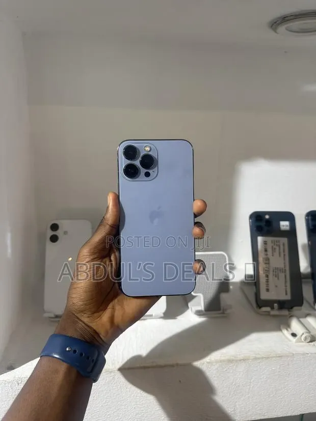 Apple iPhone 13 Pro Max 256 GB Blue · Photo 1