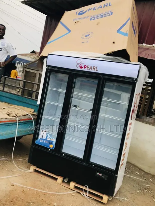 3 Doors Pearl Glass Display PVC-150 Electric Fridge · Photo 1