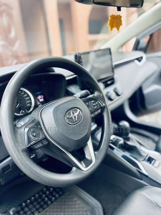 Toyota Corolla LE 2020 Black · Photo 1