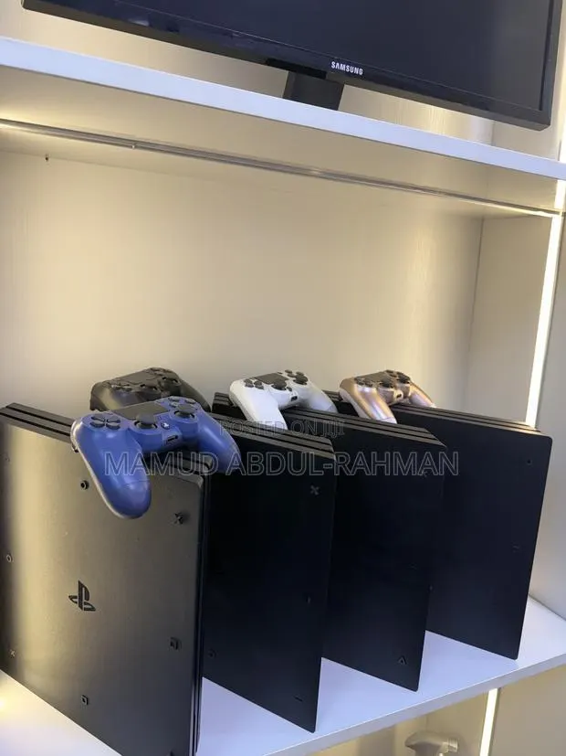 Playstation 4 Pro · Photo 1