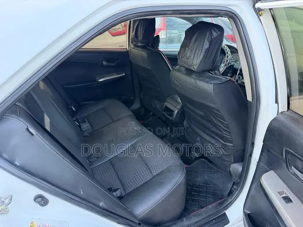 Toyota Camry 2013 Silver · Photo 1
