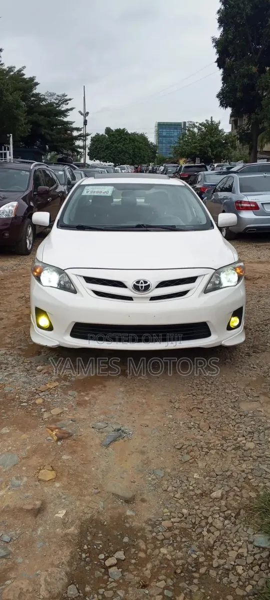 Toyota Corolla 2013 White · Photo 1
