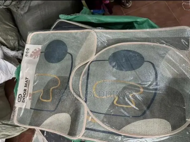 High Quality Luxurious 3pcs Anti Slip Bathroom Mat Available · Photo 1