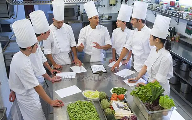 Cooks and Kitchen Assistants Needed · Photo 1