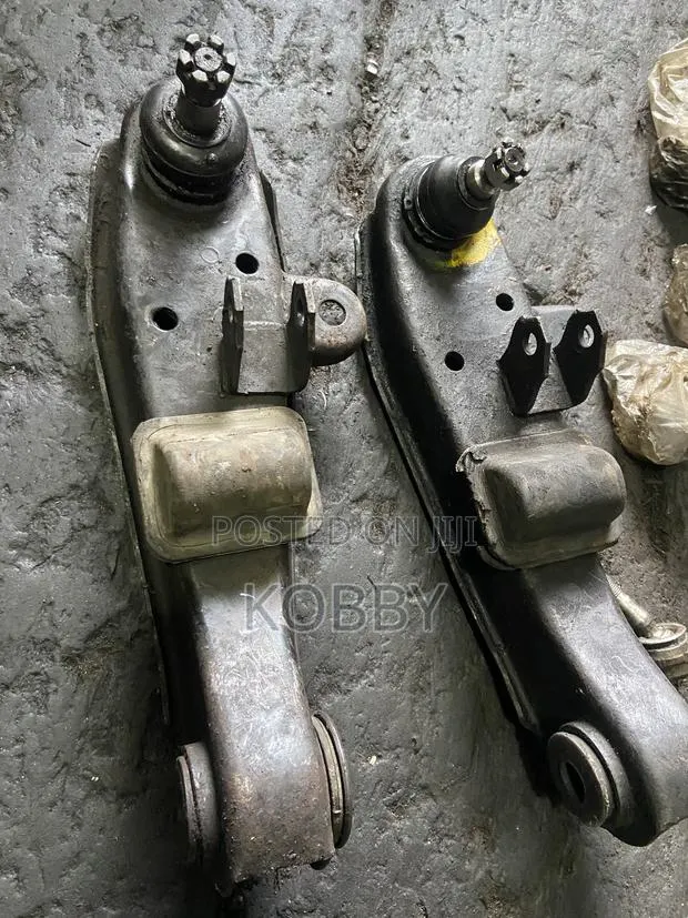 Hyundai Grace / H100 Lower Arm / Control Arm 1998-2018 - Korea Used · Photo 1