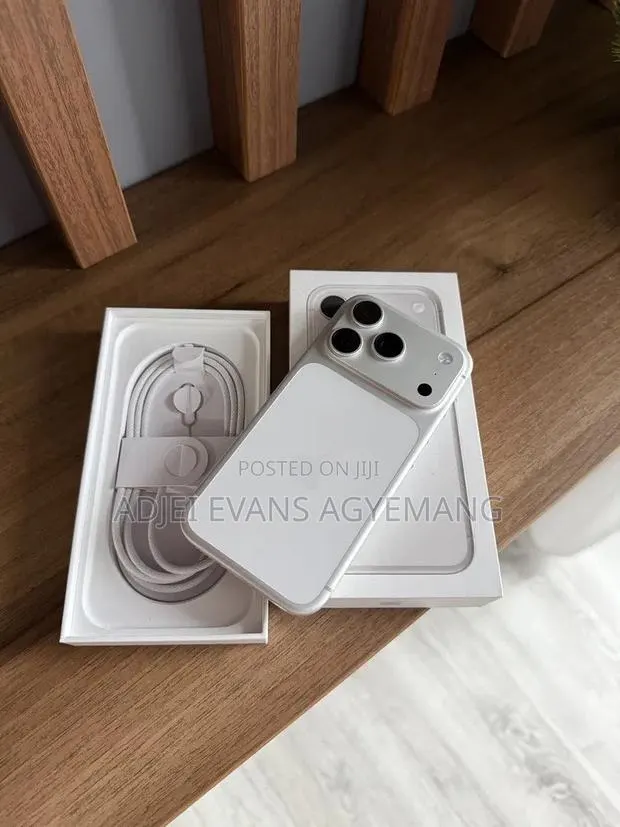 Apple iPhone 17 Pro 512 GB White · Photo 1