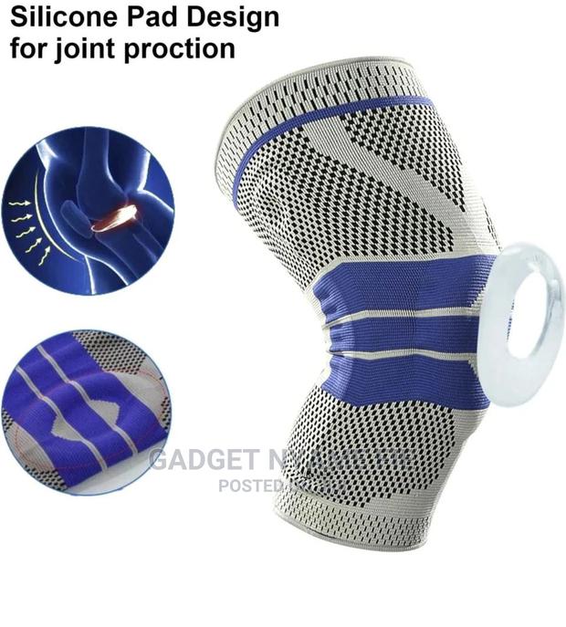 Knee Brace Compression Sleeve · Photo 2
