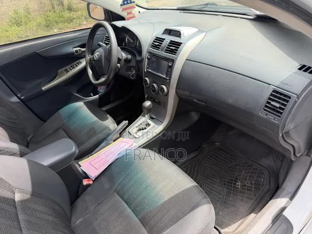 Toyota Corolla S Special Edition 4dr Sedan (1.8L 4cyl 4A) 2013 White · Photo 1