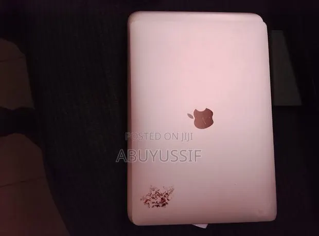 Laptop Apple MacBook Pro 2017 8GB Intel Core i5 SSD 128GB · Photo 1
