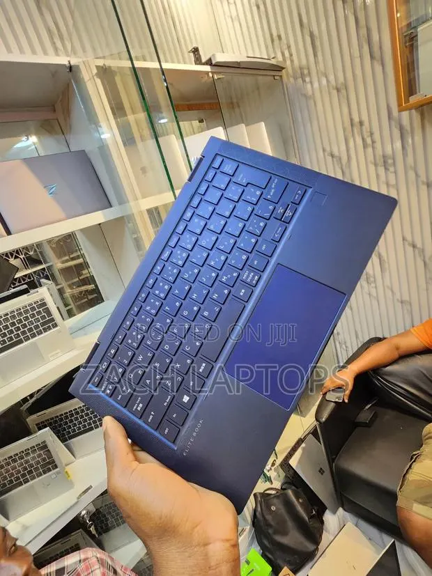 Laptop HP Dragonfly G1 8GB Intel Core i5 SSD 256GB · Photo 1