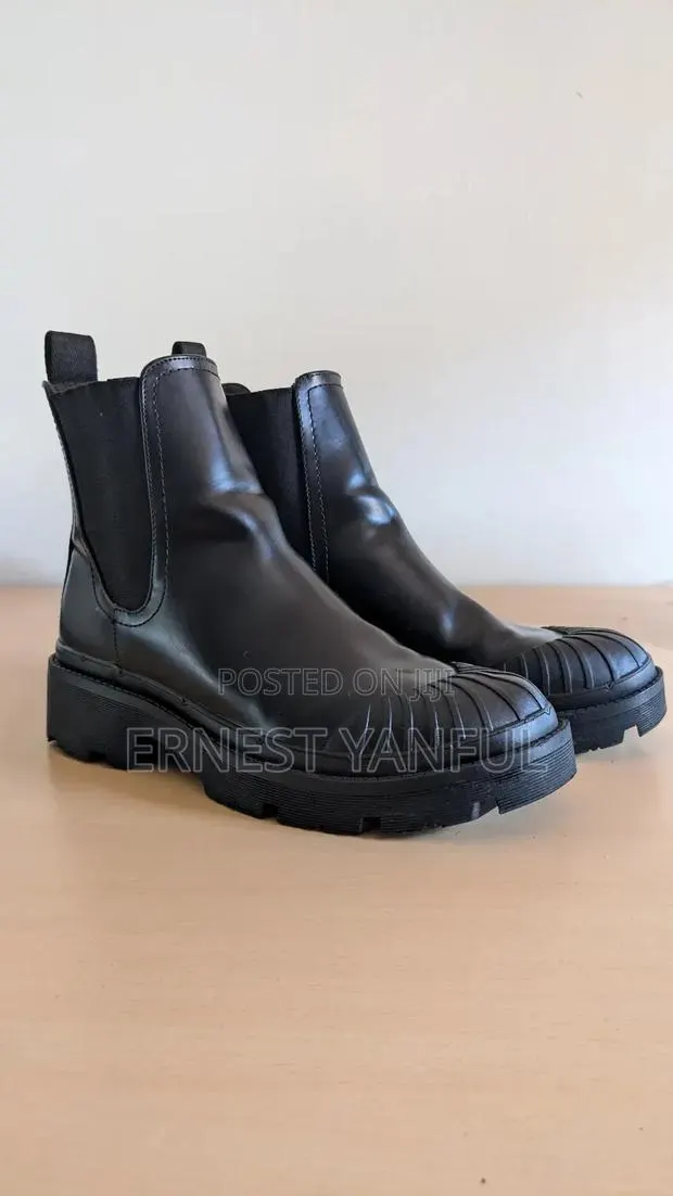 Zara Women's Boots (Size 37) · Photo 1