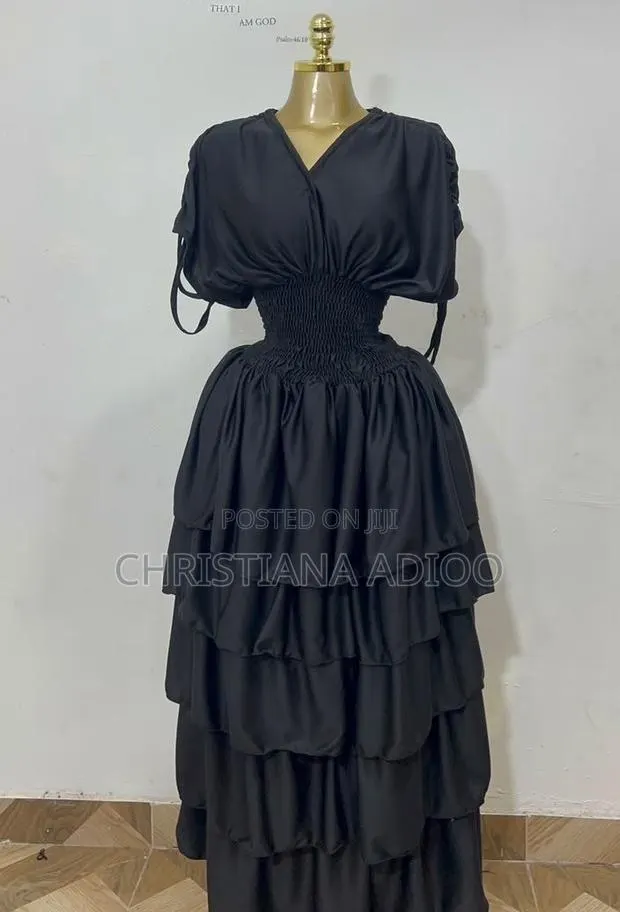 Handmade Dress Going for a Cool 300gh · Photo 1
