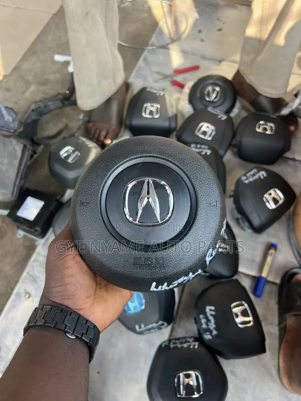 Acura RDX Steering Airbag · Photo 1