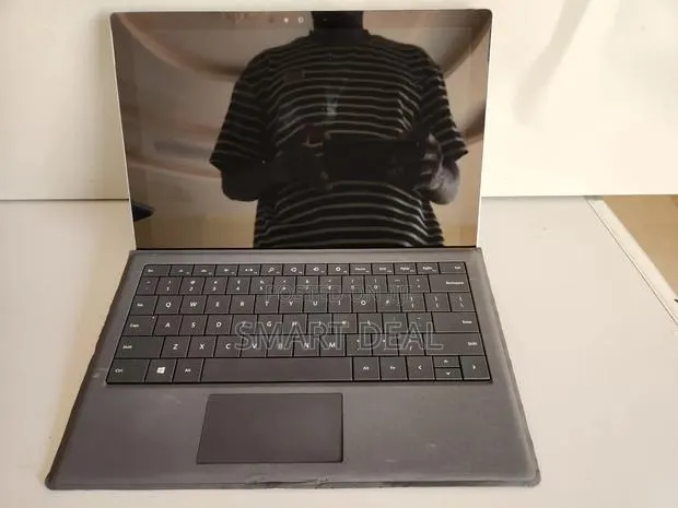 Laptop Microsoft Surface Pro 4 8GB Intel Core i5 SSD 256GB · Photo 1