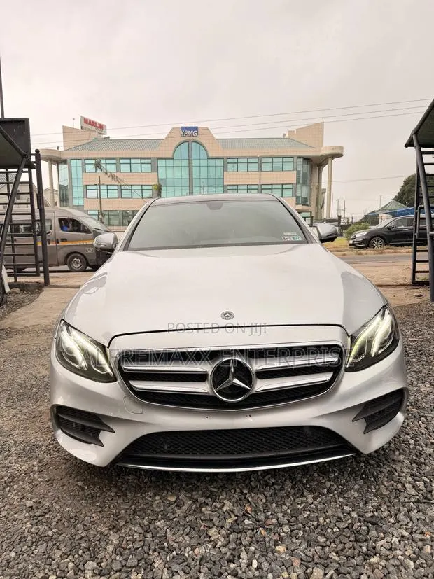 Mercedes-Benz E300 2019 Silver · Photo 1
