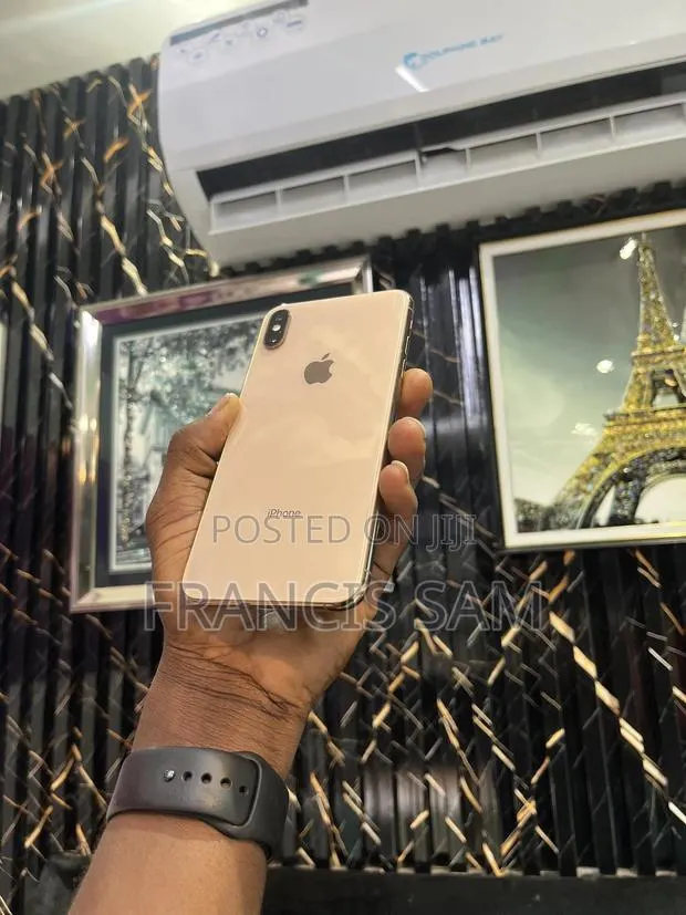 Apple iPhone XS Max 64 GB Gold · Photo 1