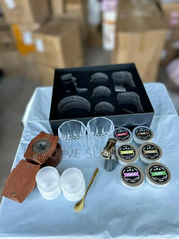 Whiskey Cocktail Smoking Kit · Photo 1