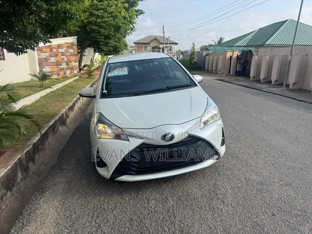 Toyota Vitz 1.3 FWD 5dr 2017 White · Photo 1