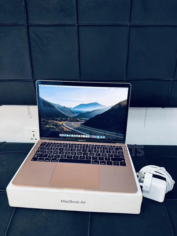 Laptop Apple MacBook Air 2019 8GB Intel Core I5 SSD 256GB · Photo 1