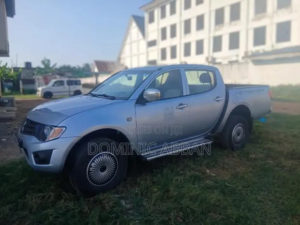 Mitsubishi L200 Double Cab 2.5 136hp 2008 Silver · Photo 1
