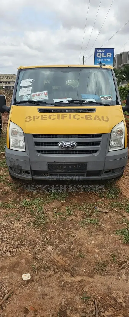 Ford Transit Connect 2012 Yellow · Photo 1
