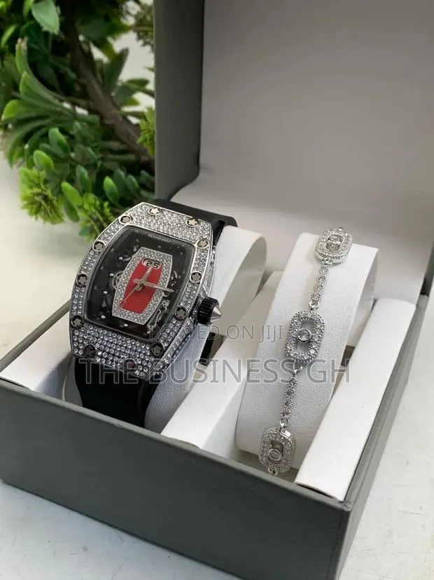 Watch With Bracelet · Photo 1