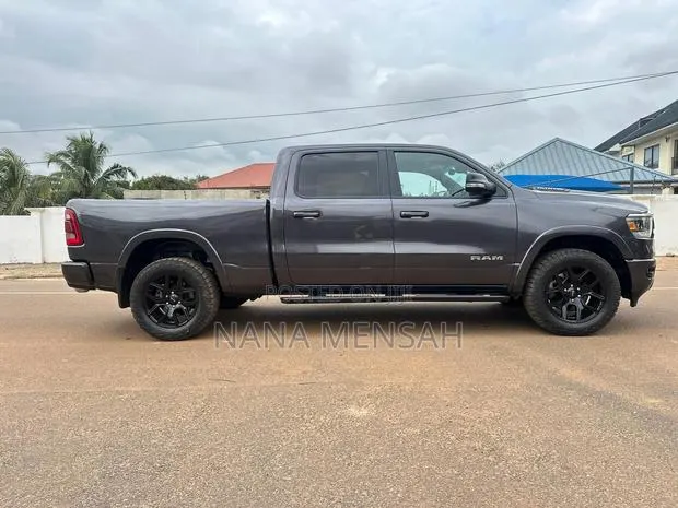 RAM 1500 Classic 2023 Black · Photo 1