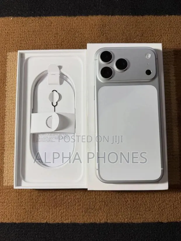 Apple iPhone 17 Pro Max 512 GB Silver · Photo 1