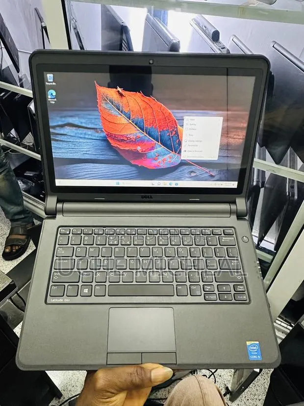 Laptop Dell Latitude 3350 8GB Intel Core i5 SSD 256GB · Photo 1