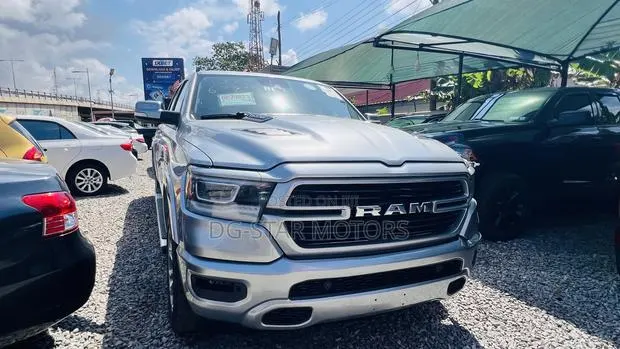 Dodge RAM 1500 5.7 Petrol RWD 2022 Gray · Photo 1