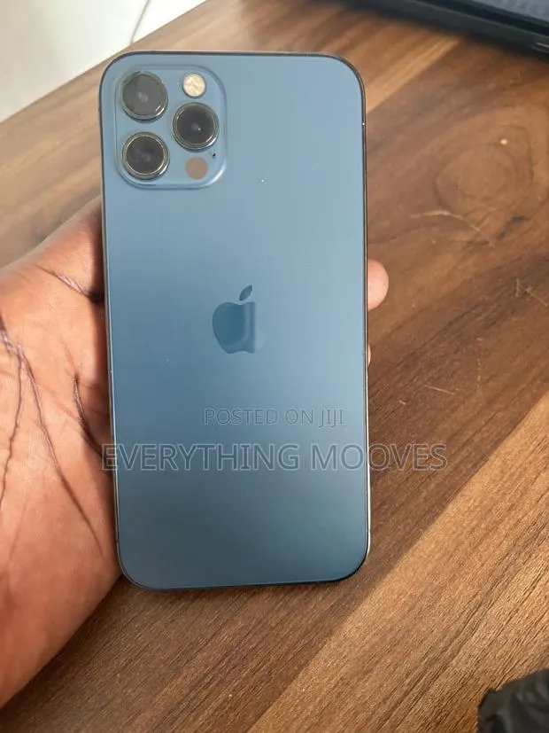 Apple iPhone 12 Pro 128 GB Black · Photo 1