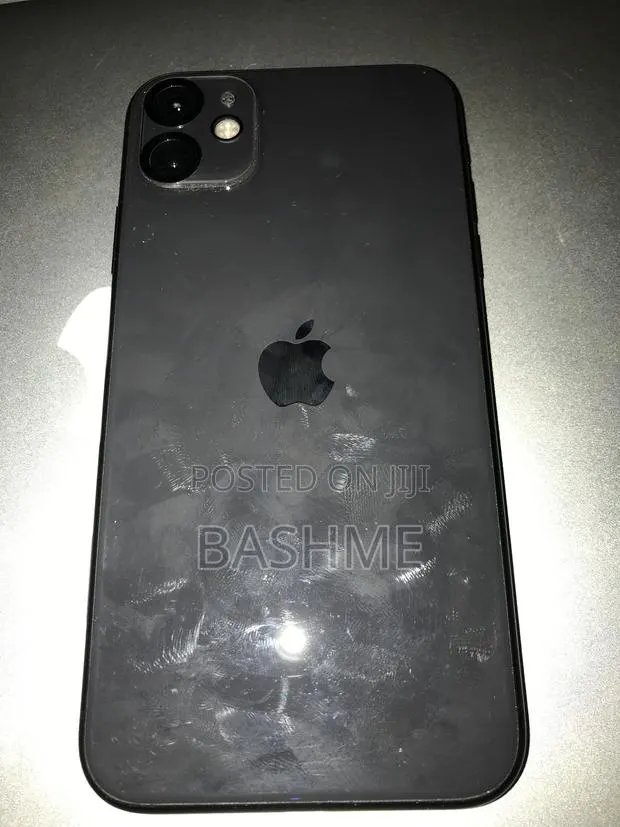 Apple iPhone 11 64 GB Black · Photo 1