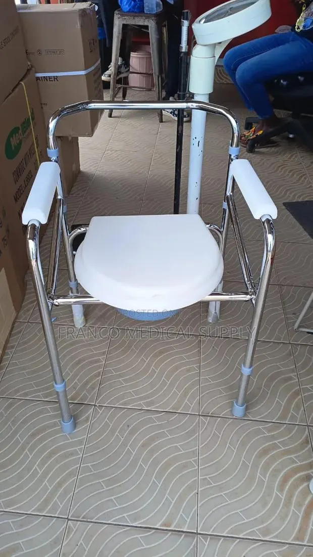 Commode Chair · Photo 1