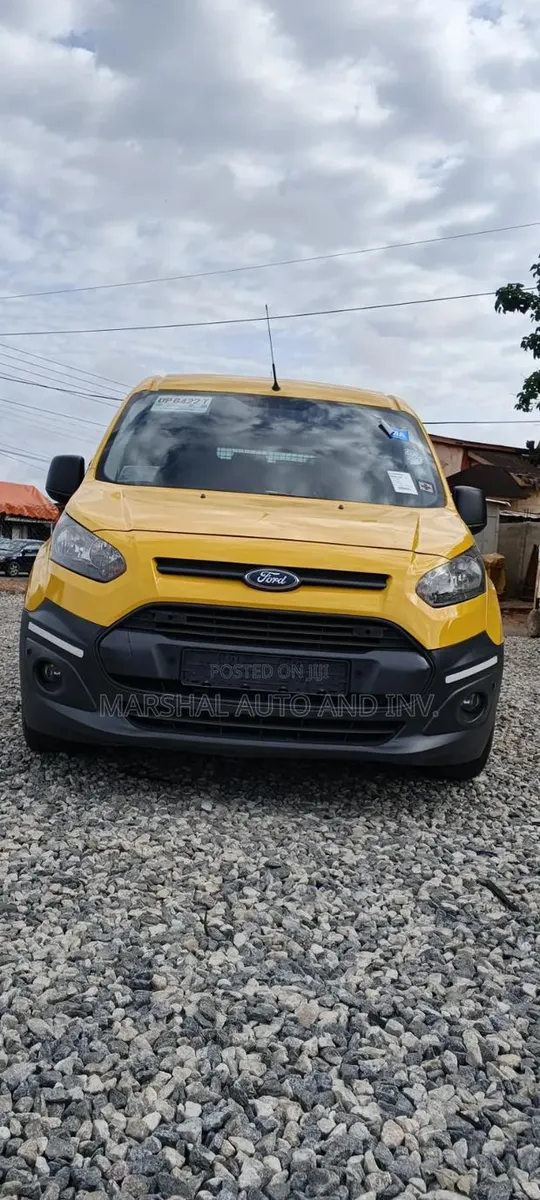 Ford Transit Connect 2016 Yellow · Photo 1