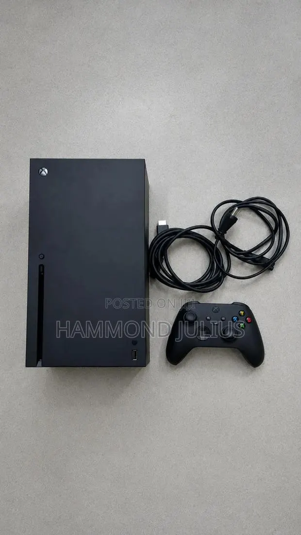 Used Xbox Series X With Games · Photo 1