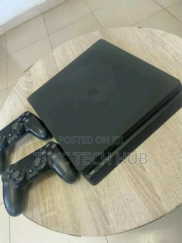 Ps4 Slim With Two Pad · Photo 1