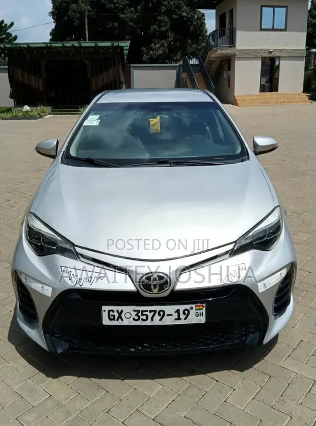 Toyota Corolla 2016 Silver · Photo 1