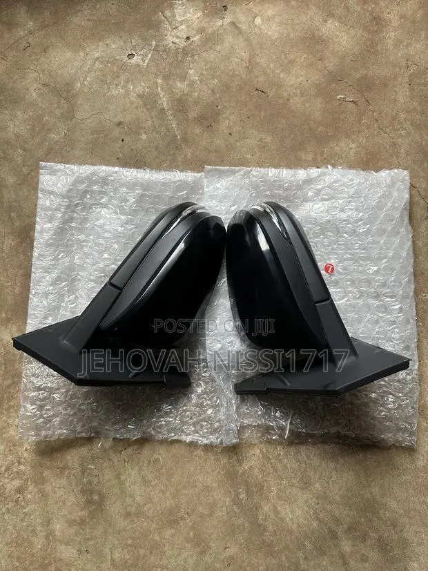 Toyota RAV4 2014 - 2018 Side Mirror With Light · Photo 1