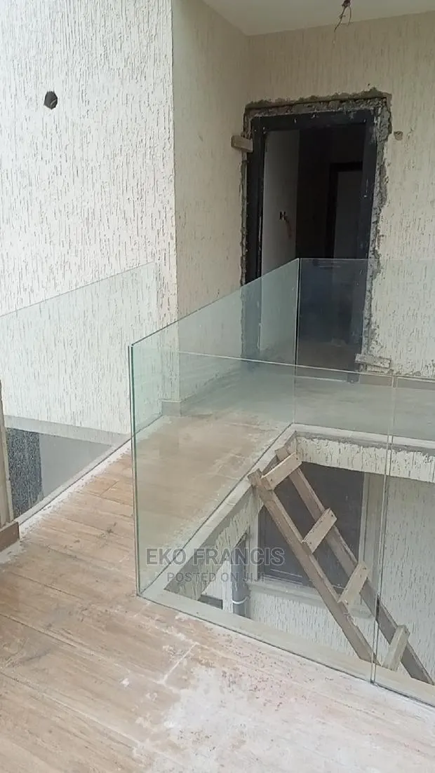 WINDOWS Glass · Photo 1