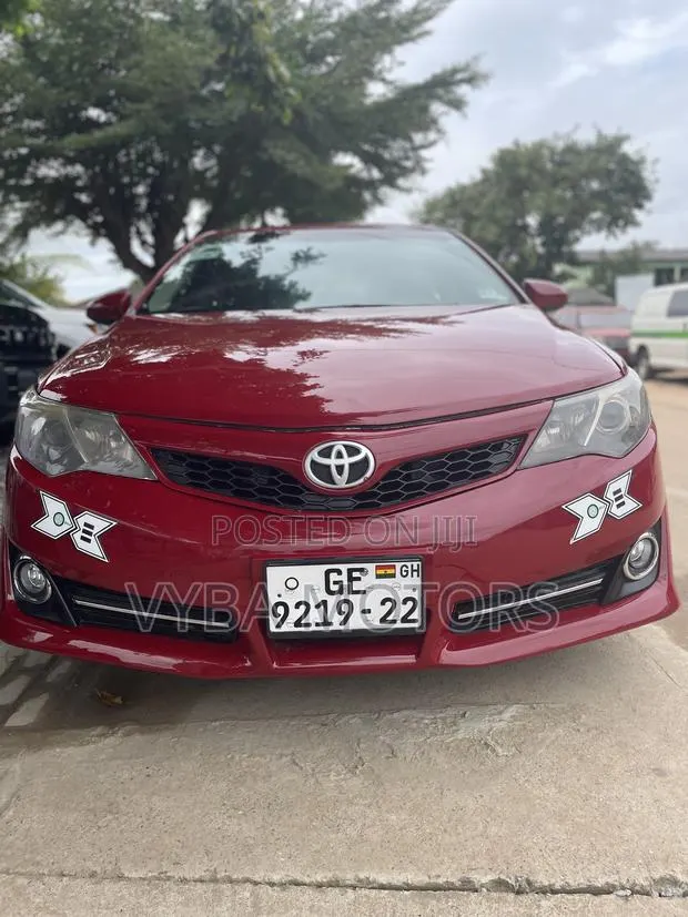 Toyota Camry LE 4dr Sedan (2.5L 4cyl 6A) 2014 Red · Photo 1
