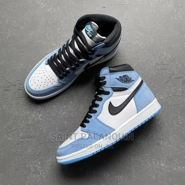 Jordan One University Blue · Photo 1